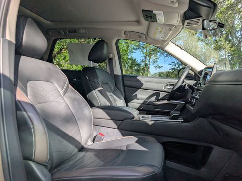 Used 2025 Nissan Pathfinder Platinum w/ Cargo Package image 17