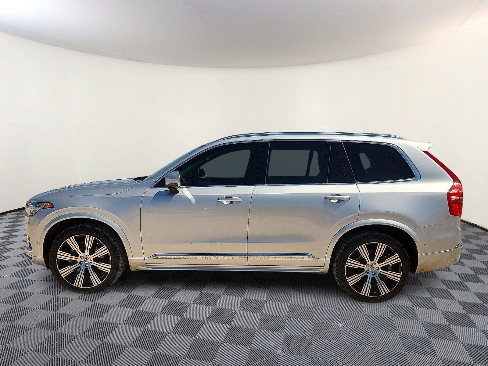 Used 2022 Volvo XC90 T6 Inscription w/ Lounge Package AWD/4WD image 2
