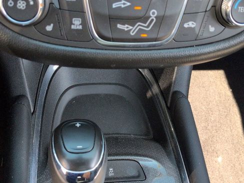 Certified 2018 Chevrolet Malibu LT w/ Leather Package image 32