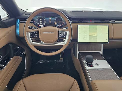 New 2026 Land Rover Range Rover SE image 17