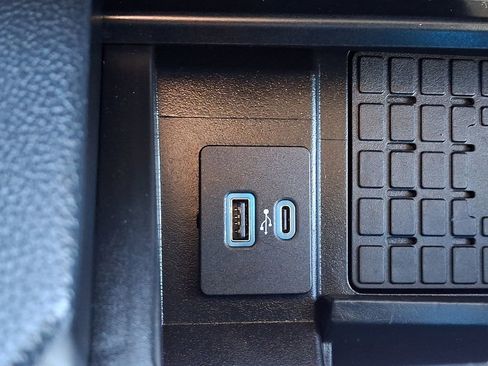 Certified 2024 Ford Expedition XLT image 25