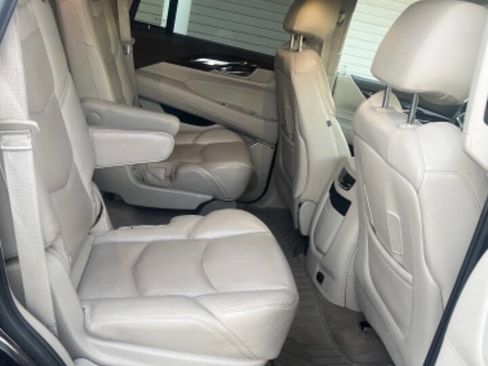 Used 2016 Cadillac Escalade Luxury AWD/4WD image 10