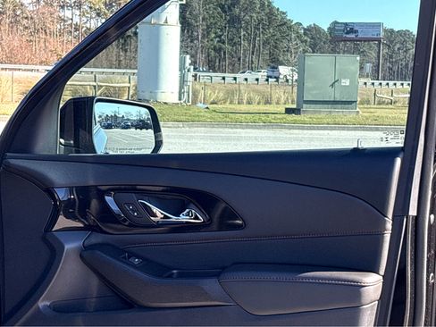 Used 2023 Chevrolet Traverse RS image 13