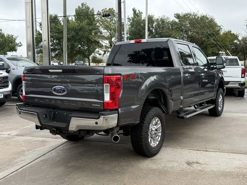 Used 2017 Ford F250 XLT w/ XLT Premium Package AWD/4WD image 5