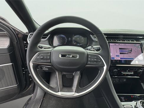 New 2025 Jeep Grand Cherokee Limited w/ Black Appearance Package AWD/4WD image 24