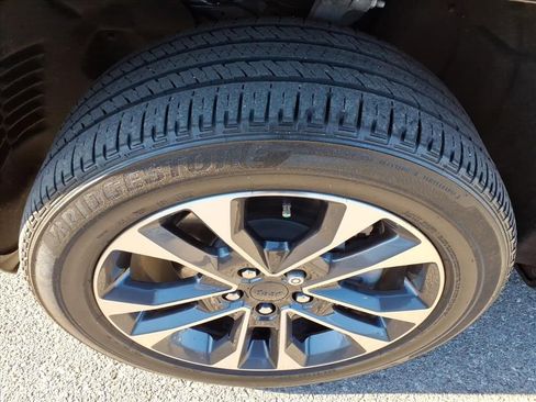 Used 2023 Jeep Grand Cherokee Overland w/ Luxury Tech Group IV image 11