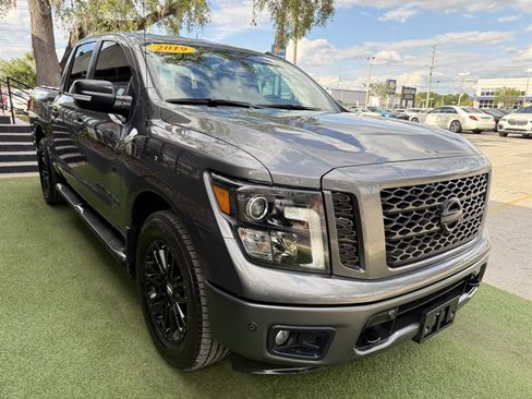 Used 2019 Nissan Titan SV w/ SV Convenience Package AWD/4WD image 3