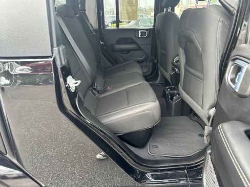 Used 2021 Jeep Gladiator Overland image 15
