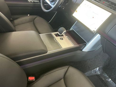 New 2026 Land Rover Range Rover Long Wheelbase SE AWD/4WD image 26