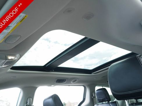 Used 2024 Chrysler Pacifica Limited image 31