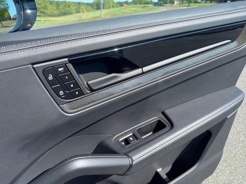 Certified 2025 Porsche Cayenne GTS AWD/4WD image 22