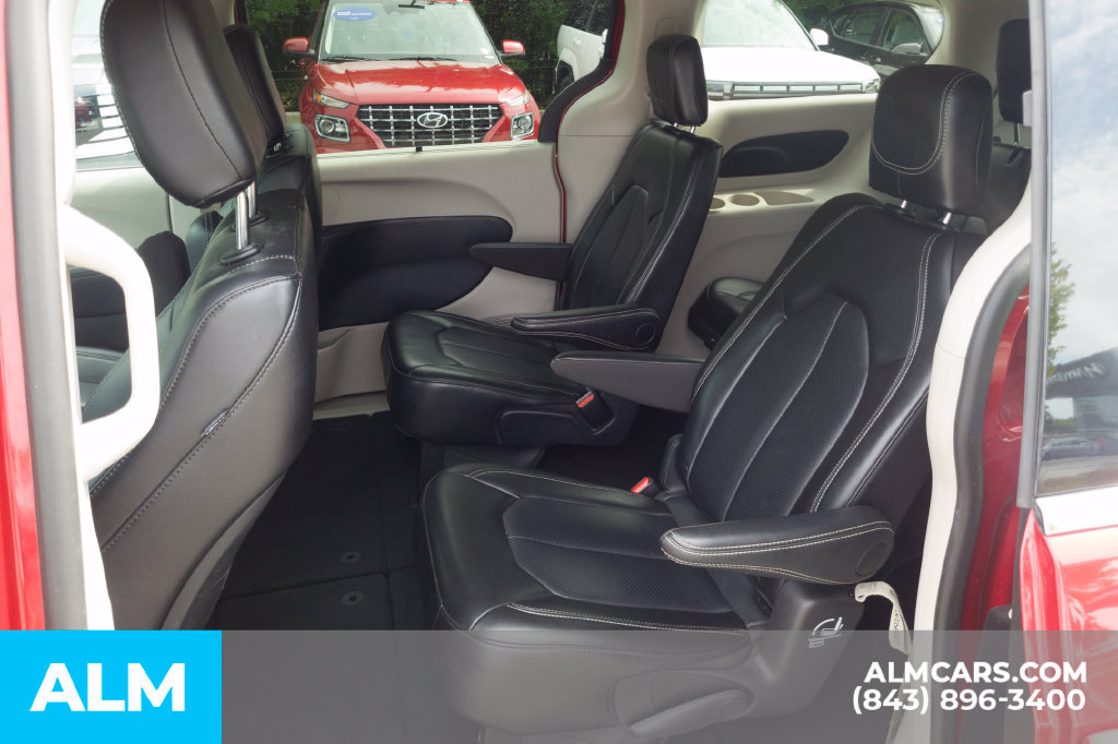 Used 2024 Chrysler Pacifica Touring-L FWD image 17