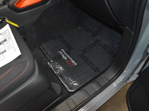 Used 2024 Nissan Frontier PRO-4X w/ Pro Convenience Package image 9