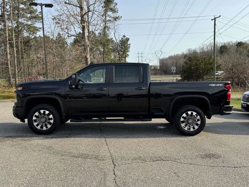 Used 2024 Chevrolet Silverado 2500 Custom w/ Custom Value Package image 24