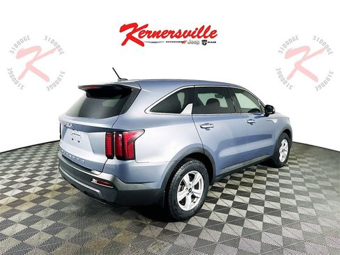 Used 2022 Kia Sorento LX image 7