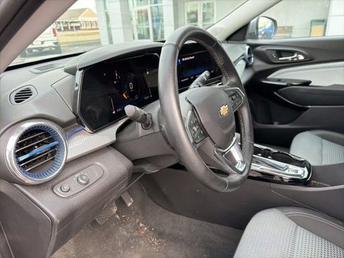 Used 2025 Chevrolet Trax LT w/ LT Convenience Package image 36