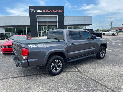 Used 2017 Toyota Tacoma TRD Sport w/ Tow Package (A/T) AWD/4WD image 8