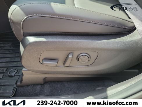 New 2026 Kia Carnival EX FWD image 22