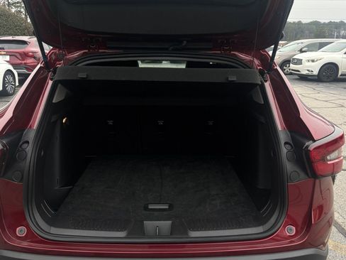 Used 2025 Chevrolet Trax LT w/ LT Convenience Package image 31