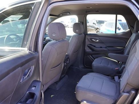 Used 2023 Chevrolet Traverse LT image 16