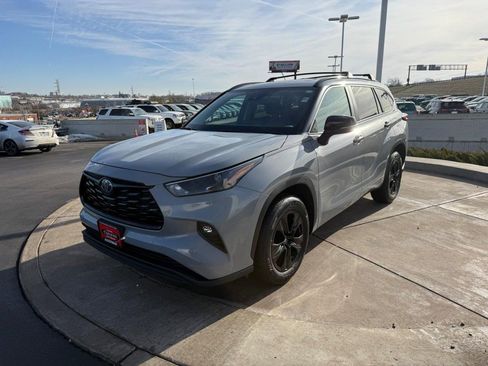 Certified 2024 Toyota Highlander XLE image 11