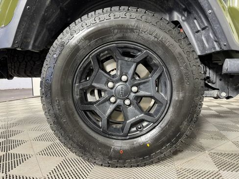 Used 2023 Jeep Gladiator Sport AWD/4WD image 44