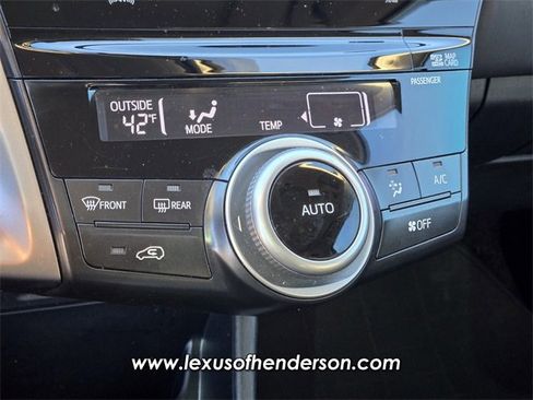 Used 2017 Toyota Prius V Five image 25