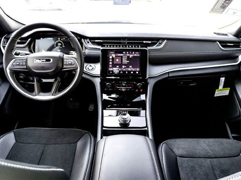 New 2025 Jeep Grand Cherokee L Altitude image 20