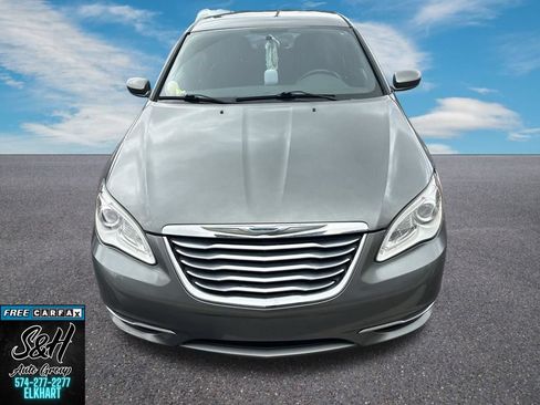 Used 2013 Chrysler 200 Touring FWD image 3