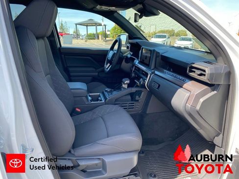 Certified 2025 Toyota Tacoma SR5 w/ SR5 Upgrade Package AWD/4WD image 13
