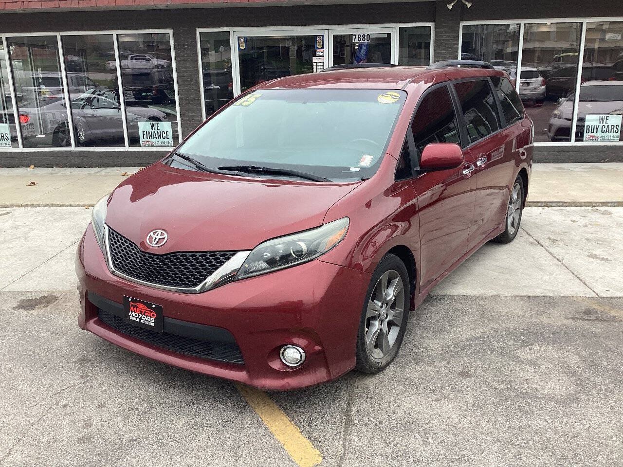 Used 2015 Toyota Sienna SE FWD image 2