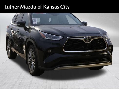 Used 2020 Toyota Highlander Platinum image 1