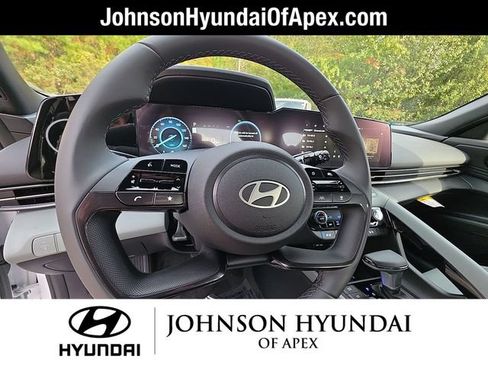 Used 2025 Hyundai Elantra Limited FWD image 26