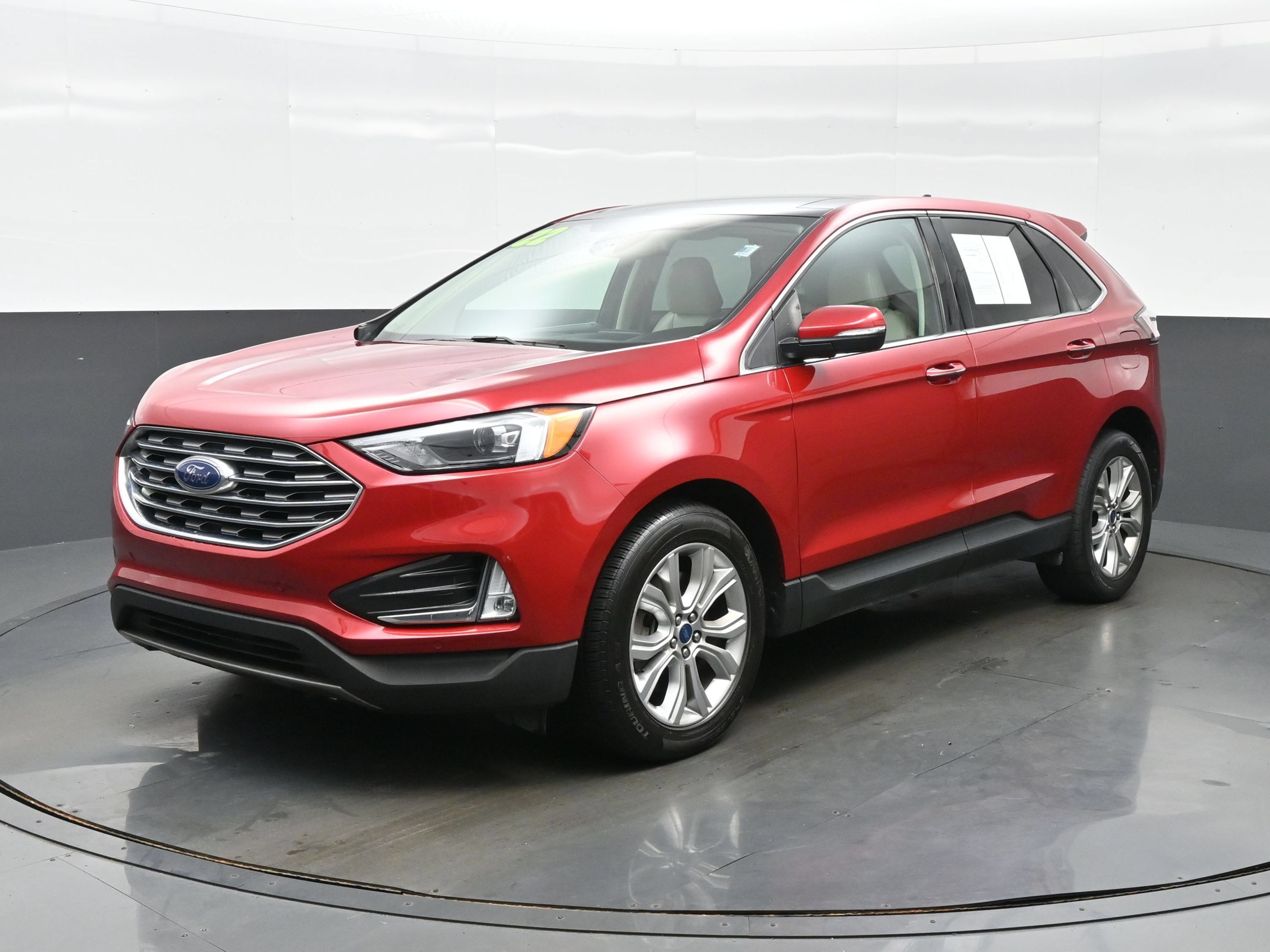 Used 2022 Ford Edge Titanium AWD/4WD image 2