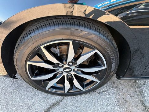 Used 2017 Chevrolet Malibu LT w/ Leather Package FWD image 8