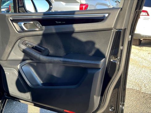 Used 2021 Porsche Macan image 41