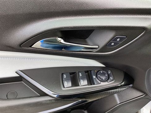 Used 2024 Chevrolet Trax LT w/ LT Convenience Package image 12