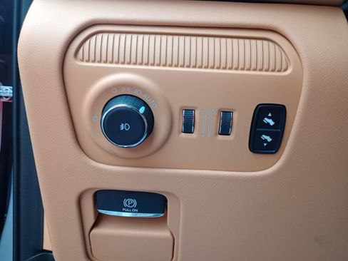 Used 2023 Jeep Grand Wagoneer L Series III w/ Rear Seat Video Group 1 image 38