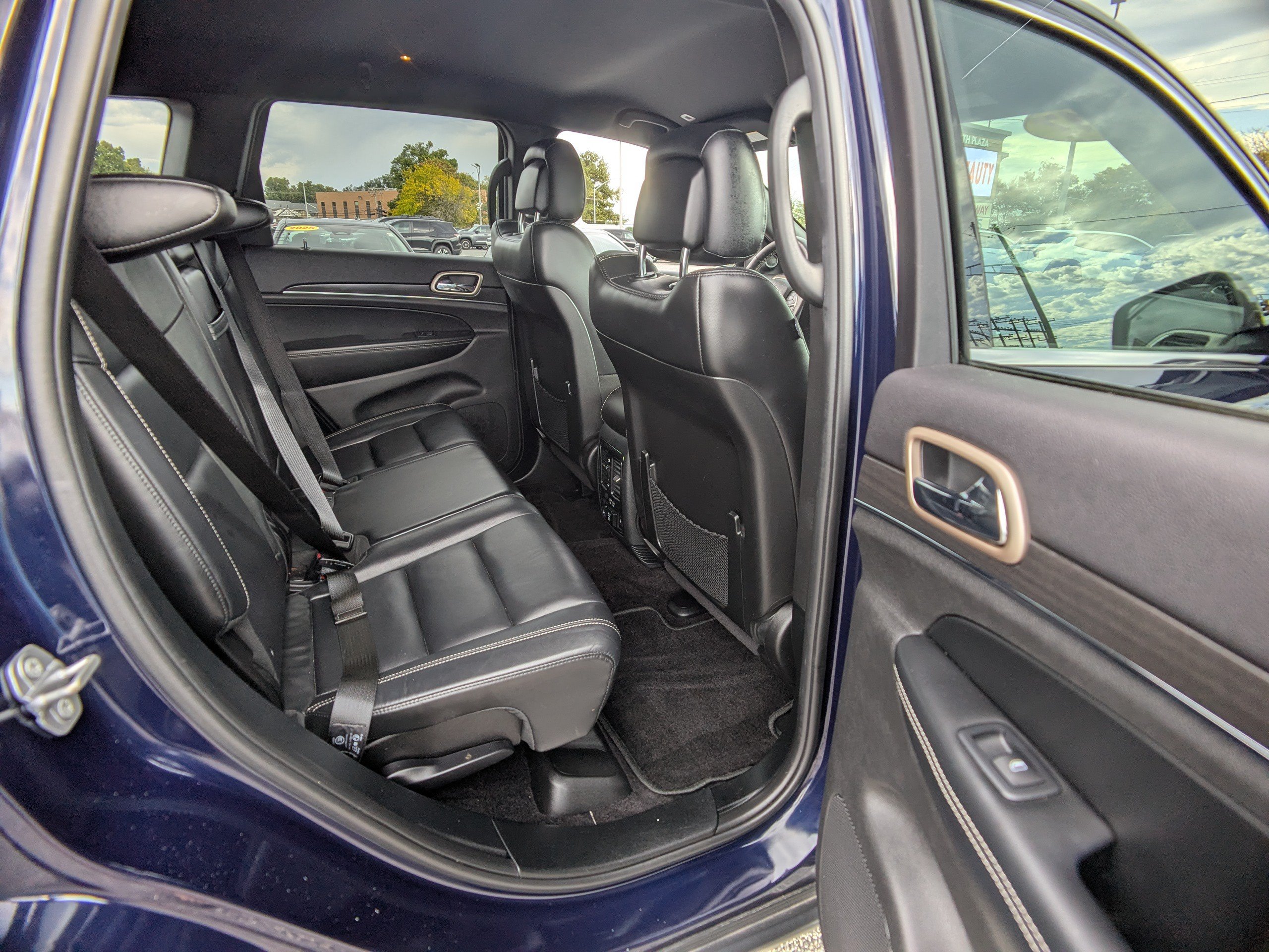 Used 2017 Jeep Grand Cherokee Limited AWD/4WD image 13