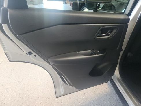 Used 2024 Nissan Rogue S AWD/4WD image 14
