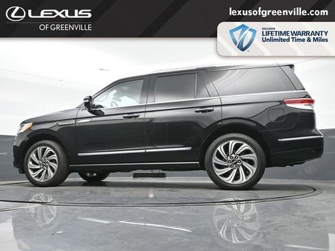 Used 2022 Lincoln Navigator Reserve AWD/4WD image 40