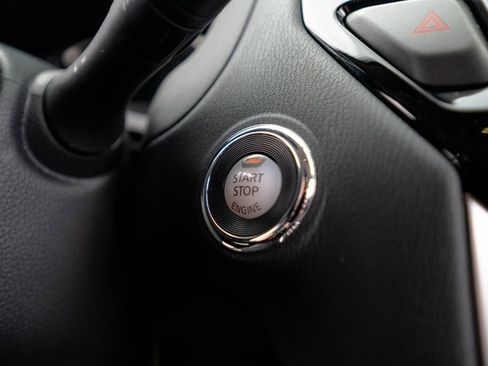 Used 2020 Nissan Pathfinder S AWD/4WD image 26
