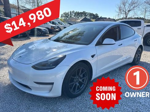 Used 2021 Tesla Model 3 Standard Range Plus image 1