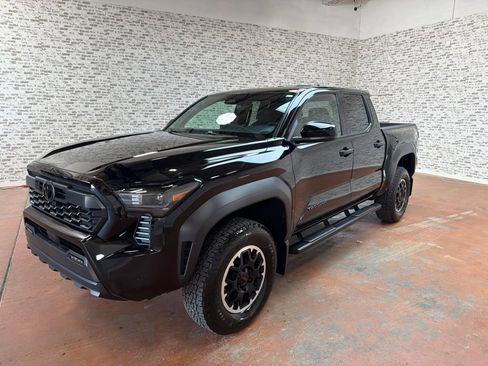 Used 2026 Toyota Tacoma TRD Off-Road AWD/4WD image 3