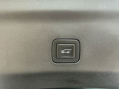 Used 2025 Chevrolet Tahoe LT AWD/4WD image 9