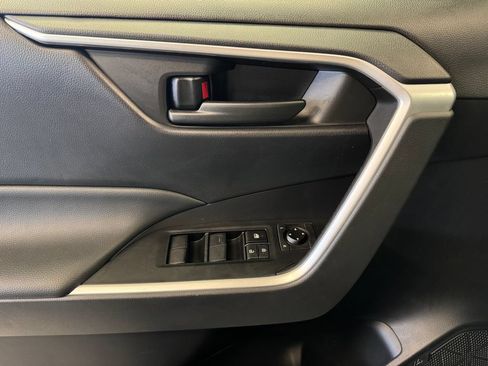 Used 2022 Toyota RAV4 LE AWD/4WD image 19