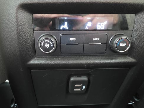 Used 2022 Chevrolet Traverse LS AWD/4WD image 26