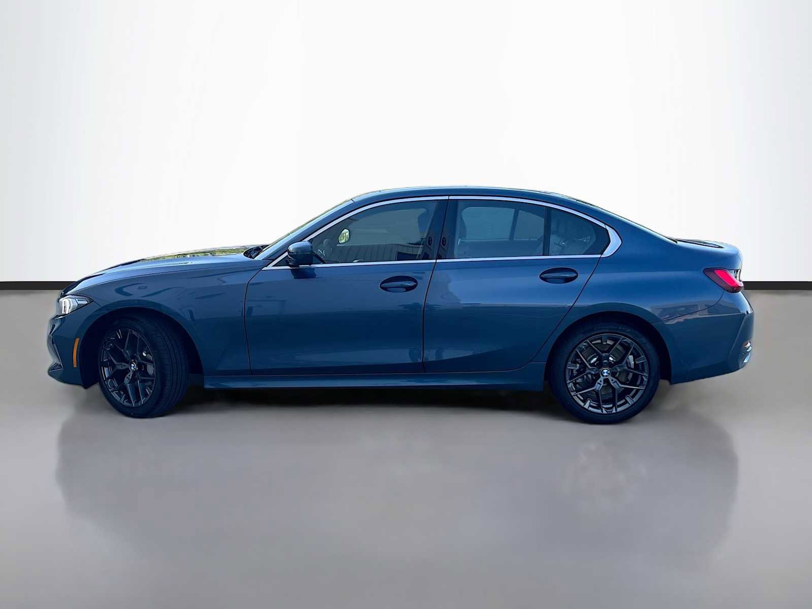 Used 2026 BMW 330i xDrive Sedan w/ Convenience Package AWD/4WD image 5