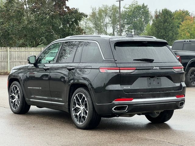 Used 2023 Jeep Grand Cherokee Summit AWD/4WD image 9