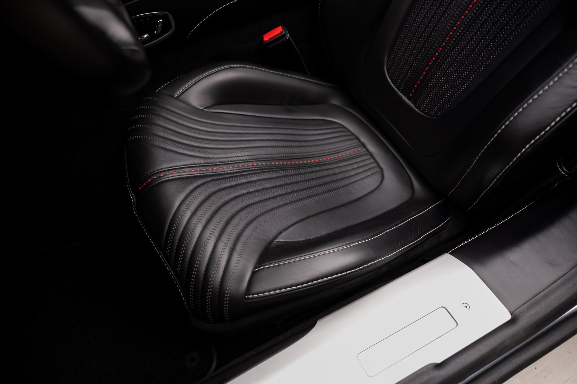 Used 2019 Aston Martin DB11 Volante RWD image 64
